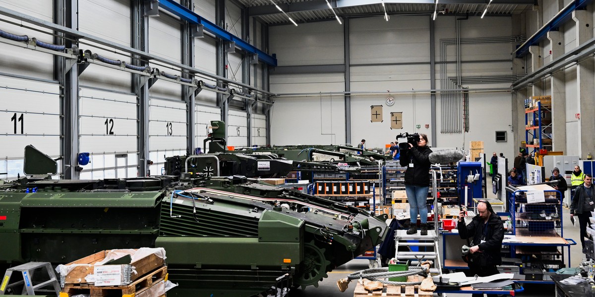 Hala produkcyjna Rheinmetall — jednego z głównych koncernów zbrojeniowych w Niemczech