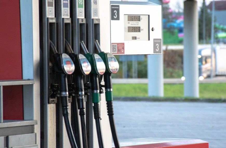 Resort Energii ujawnia: wtorkowe notowania cen paliw. Sprawdź, ile zapłacisz przy dystrybutorze.