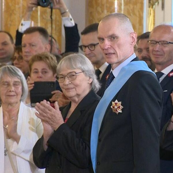Prezydent uhonorował Andrzeja Poczobuta. Ceremonia w Zamku Królewskim.