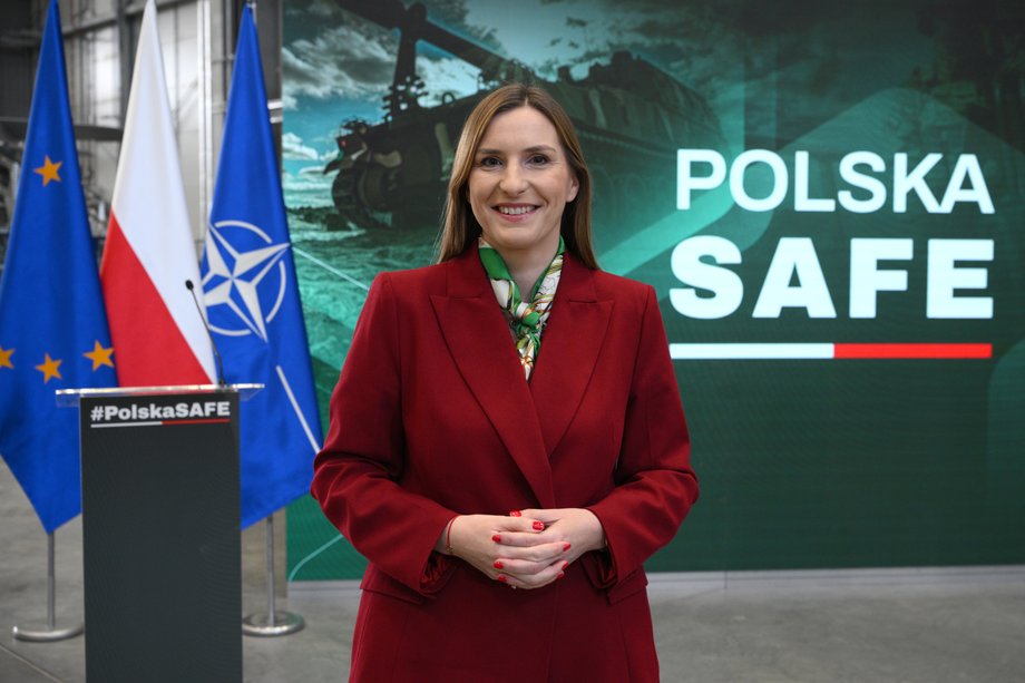 Polski rząd zatwierdzi umowy SAFE z KE. Szczegóły w relacji Magdaleny Sobkowiak. 6 Magdalena Sobkowiak, pełnomocniczka rządu do spraw Instrumentu na rzecz Zwiększenia Bezpieczeństwa Europy (SAFE)