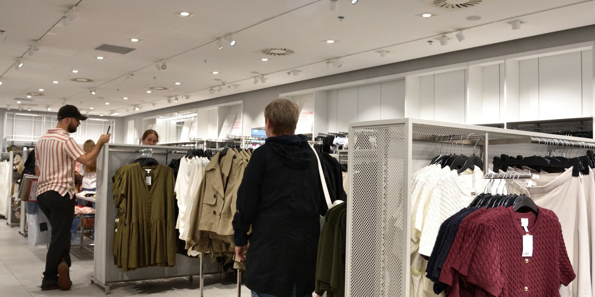 H&M i Peek & Cloppenburg pod lupą UOKiK. Kontrola polityki cenowej. 2 UOKiK nałożył karę na H&M oraz Peek and Cloppenburg (zdjęcie podglądowe)
