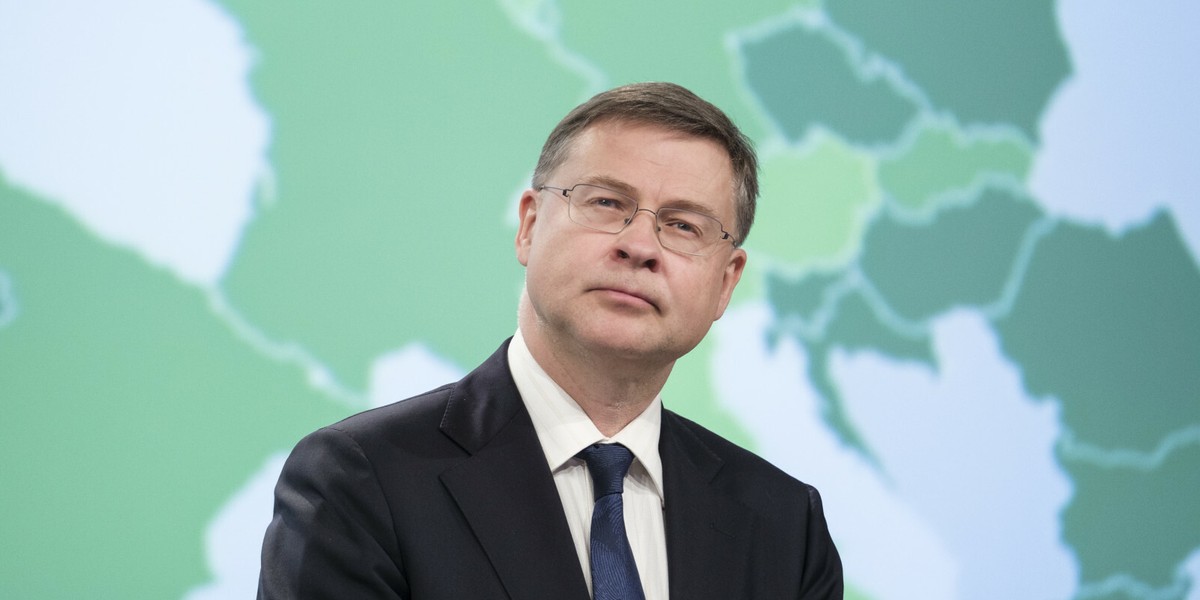 Komisarz unijny alarmuje w sprawie polskich finansów. 2 Komisarz ds. gospodarczych UE Valdis Dombrovskis