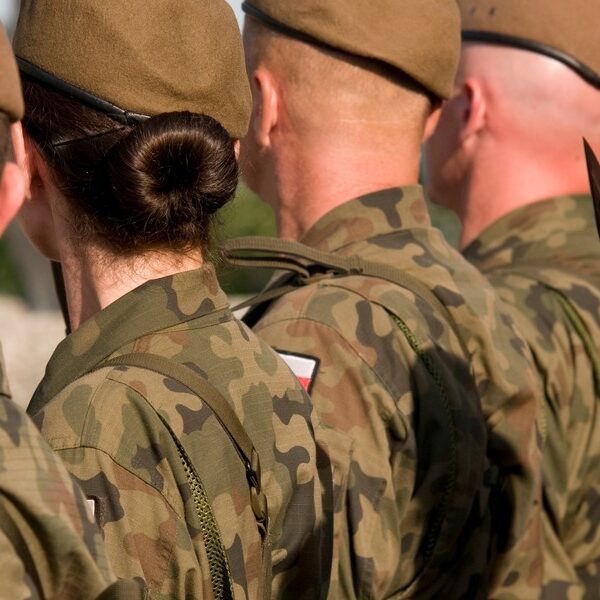 Polskie życie 56 Letnie ferie z armią. Specjalistyczne ćwiczenia to okazja do zarobku