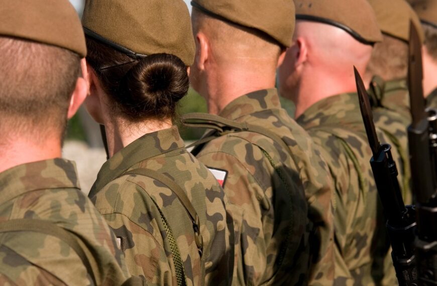 Polskie życie 29 Letnie ferie z armią. Specjalistyczne ćwiczenia to okazja do zarobku