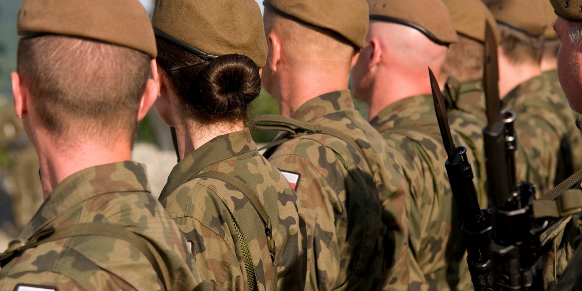 Szkolenia zostaną podzielone na trzy niezależne, 27-dniowe turnusy, które będą realizowane w blisko 90 bazach i jednostkach na terenie całego kraju (zdjęcie podglądowe)