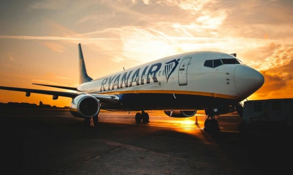 Ryanair: Kontrole bagażu jeszcze ostrzejsze. „Wyłapujemy zbyt mało nadwymiarowych sztuk.”