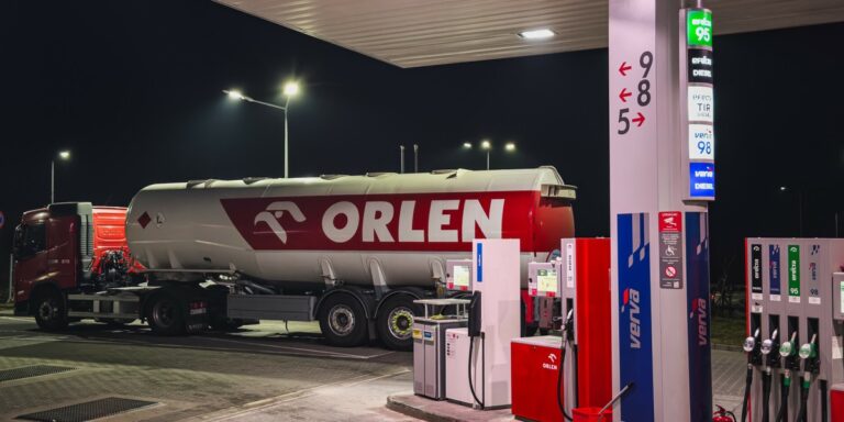 Orlen zwiększa hurtowe stawki za paliwo. Specjaliści wskazują na "zahamowanie spadków cen" 3 Orlen zwiększa hurtowe stawki za paliwo. Specjaliści wskazują na "zahamowanie spadków cen" 2