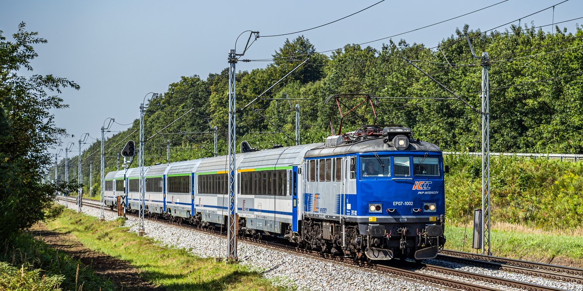 O ile kolej przegrywa w transporcie towarów, to odwrotnie jest w przewozie osób