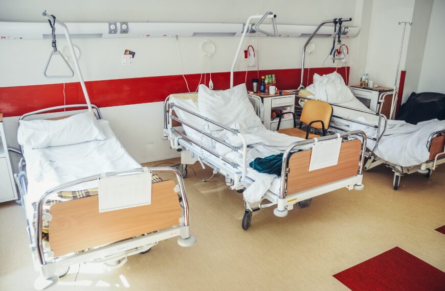 Połączenia placówek medycznych i zamknięcie jednostek. Znamy przyszłość dostępności usług zdrowotnych w kraju