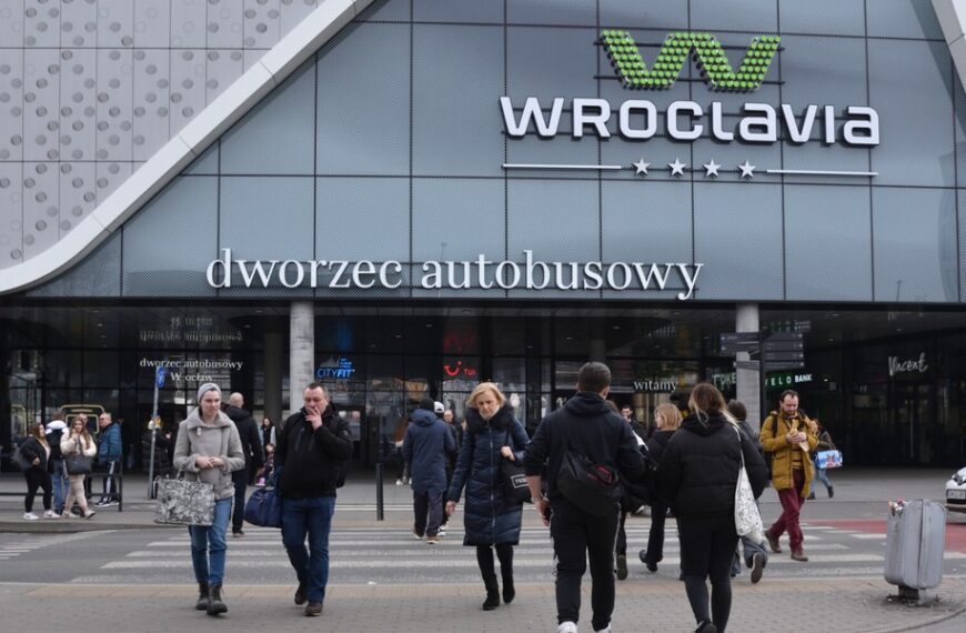 Nowy szyld dla wrocławskiego giganta handlowego