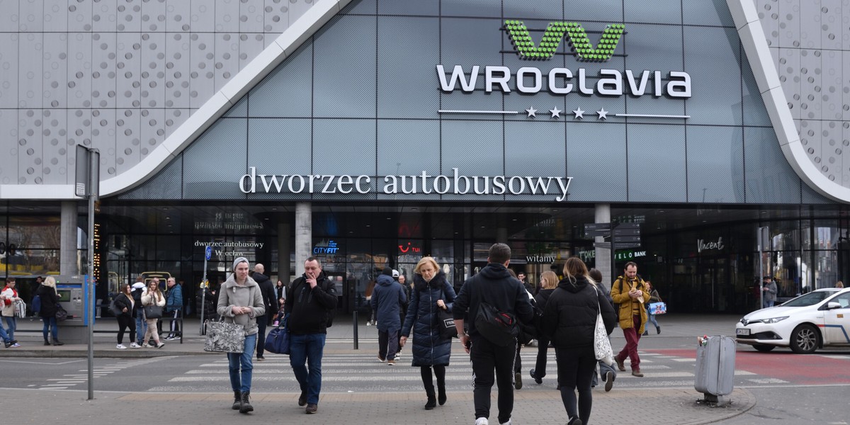 Nowy szyld dla wrocławskiego giganta handlowego 2 Znane wrocławskie centrum zmienia nazwę