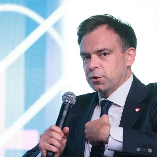 Minister finansów o kosztach energii. „Ceny muszą spadać”