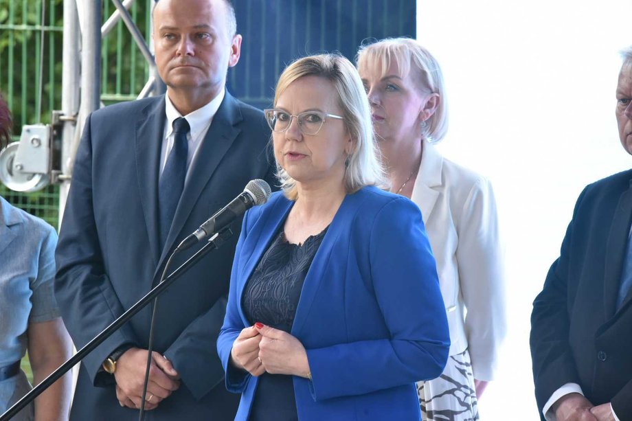 Czyste Powietrze. Odkrywamy kulisy afery z udziałem PiS i obecnej władzy 9 2 lipca 2022. Minister Anna Moskwa podczas wystąpienia na konferencji prasowej Czyste Powietrze.