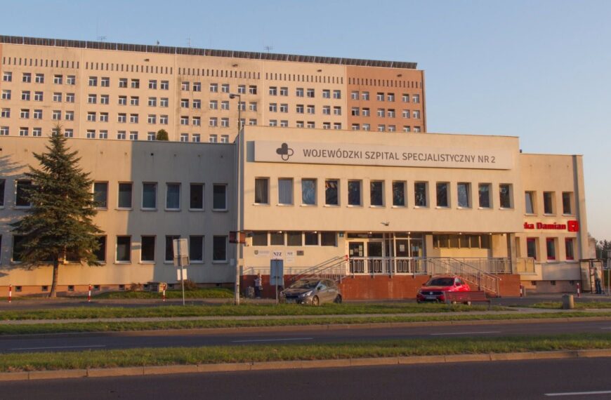 Jastrzębie-Zdrój. Napastnik z nożem w placówce medycznej. Poszkodowane trzy osoby