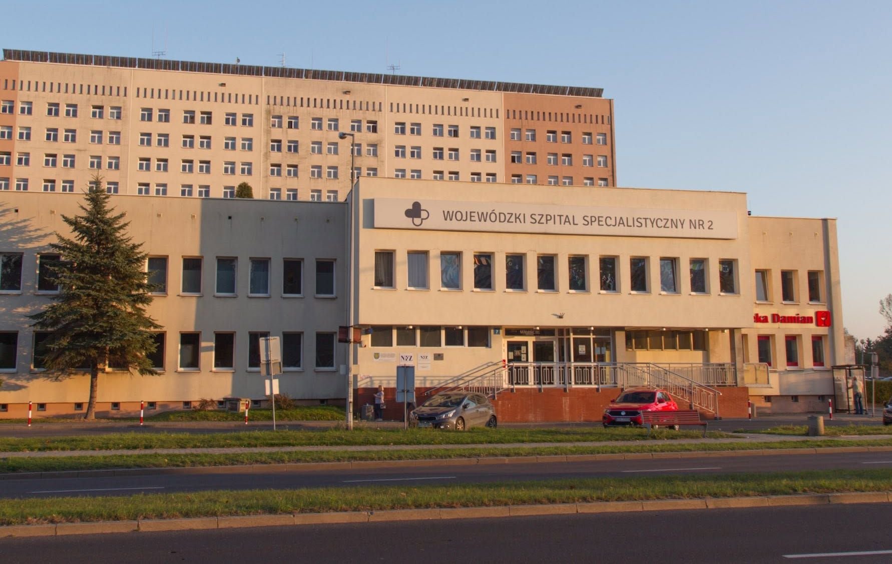 Jastrzębie-Zdrój. Napastnik z nożem w placówce medycznej. Poszkodowane trzy osoby 2