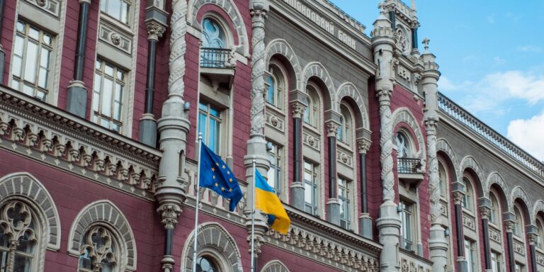 Ukraińskie zasoby walutowe się zmniejszyły. Narodowy bank komentuje 65 Ukraińskie zasoby walutowe się zmniejszyły. Narodowy bank komentuje 11