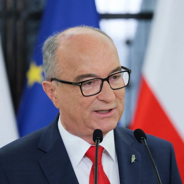 Polskie życie 55 Zarobki medyków w 2026 roku: Lewica proponuje pułapy pensji i…