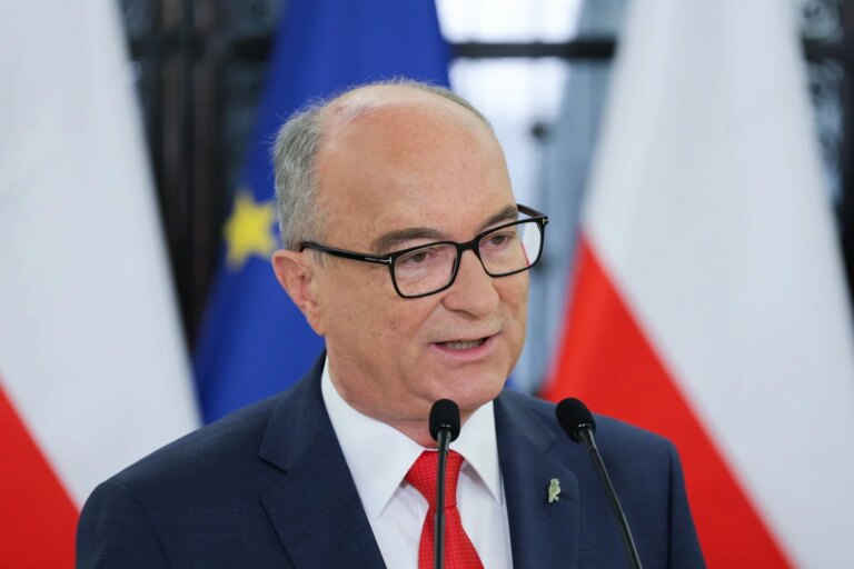 Zarobki medyków w 2026 roku: Lewica proponuje pułapy pensji i uniemożliwienie prowadzenia własnej działalności 13