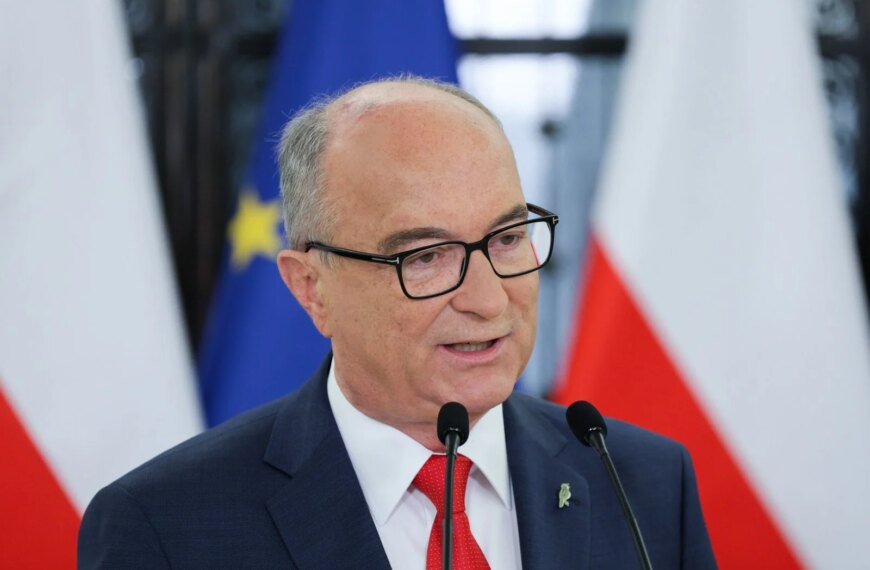 Polskie życie 86 Zarobki medyków w 2026 roku: Lewica proponuje pułapy pensji i uniemożliwienie prowadzenia własnej działalności