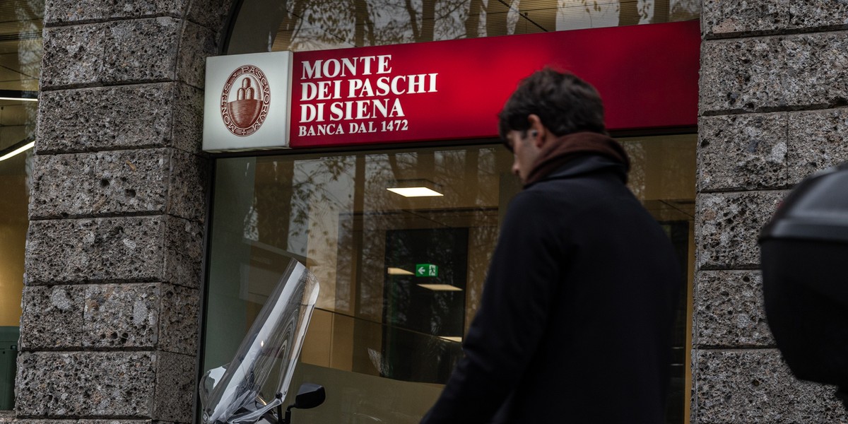 Najstarszy bank świata na sprzedaż. Rynki finansowe reagują 2 Biuro Monte dei Paschi di Siena (MPS) w Mediolanie