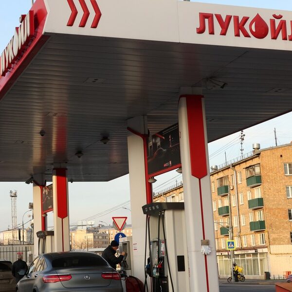 Polskie życie 72 Wojna uderzyła w Moskwę. Wprowadzono ograniczenia w dostawach paliwa