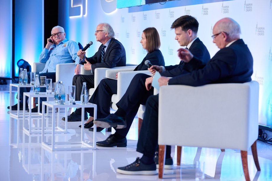 Debata "Profits and Principles — How Global Finance Can Prevent War", która odbyła się w ramach Europejskiego Kongresu Finansowego. 