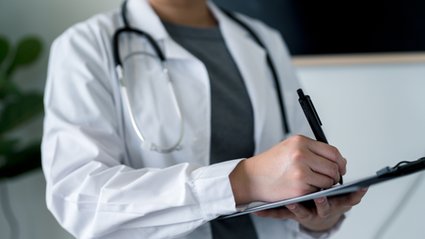Oświadczenie majątkowe radnego z Warszawy szokuje. Rekordowe zarobki lekarza