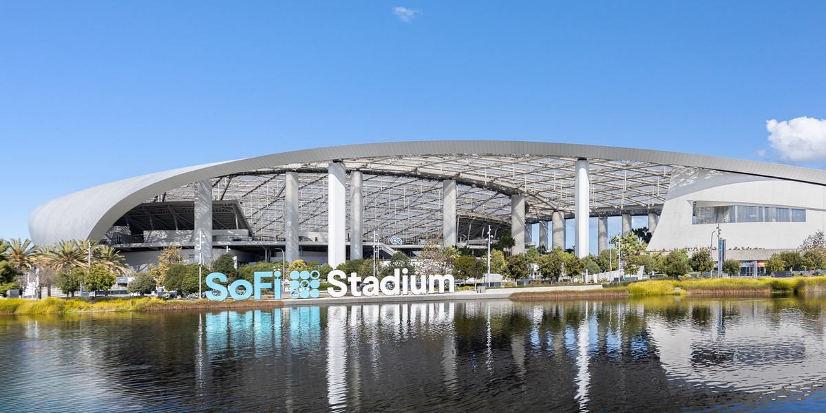 Lepsze wynagrodzenia i prawo do protestu. Pracownicy LA Coliseum uzyskali nowe porozumienie. 2 SoFi Stadium w Inglewood niedaleko Los Angeles jest jedną z aren mundialu