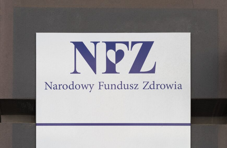 Polskie życie 84 Dochody Narodowego Funduszu Zdrowia na rok 2027 przewidują znaczną niedobór. Konsekwencje tego deficytu wpłyną na osoby potrzebujące opieki medycznej.