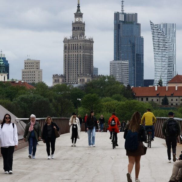 Polskie życie 55 Polscy pracownicy należą do czołówki w Unii Europejskiej pod względem…