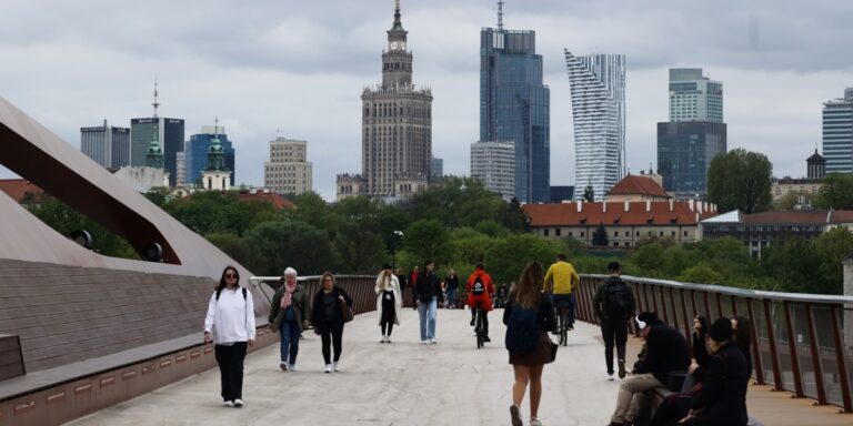 Polscy pracownicy należą do czołówki w Unii Europejskiej pod względem przepracowanych godzin. Specjaliści sygnalizują zagrożenia 163 Polscy pracownicy należą do czołówki w Unii Europejskiej pod względem przepracowanych godzin. Specjaliści sygnalizują zagrożenia 5