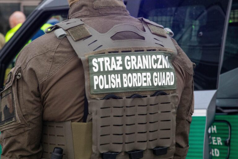 Zarzuty dla pięciu osób za pomoc cudzoziemcom w nielegalnym przekroczeniu granicy Polski. 7 Zarzuty dla pięciu osób za pomoc cudzoziemcom w nielegalnym przekroczeniu granicy Polski. 7