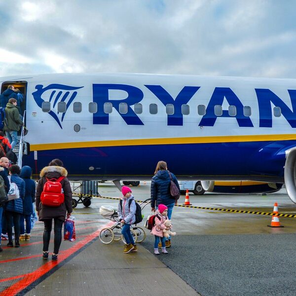 Polskie życie 52 Ryanair wymaga opłat za miejsce przy dziecku. „Niedorzeczne postępowanie”