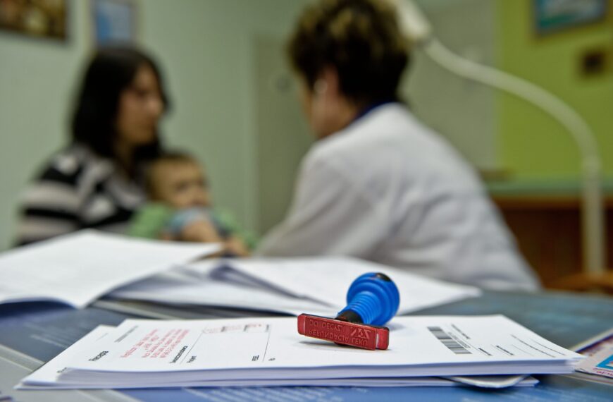 Polskie życie 84 Jakie są zarobki lekarzy w Polsce? Godzinowe wynagrodzenia od 180 do 300 złotych, dochody liczone w milionach