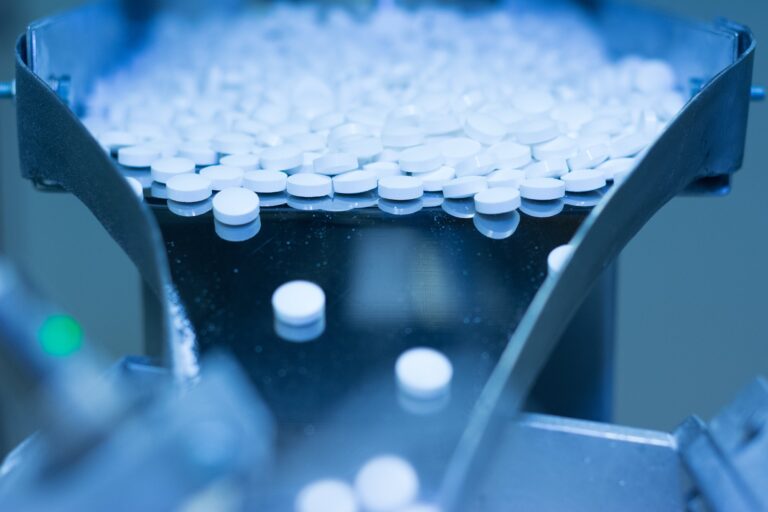 Rynek farmaceutyczny przed rewolucją. Ministerstwo Zdrowia ogłasza nowe regulacje 67 Rynek farmaceutyczny przed rewolucją. Ministerstwo Zdrowia ogłasza nowe regulacje 12