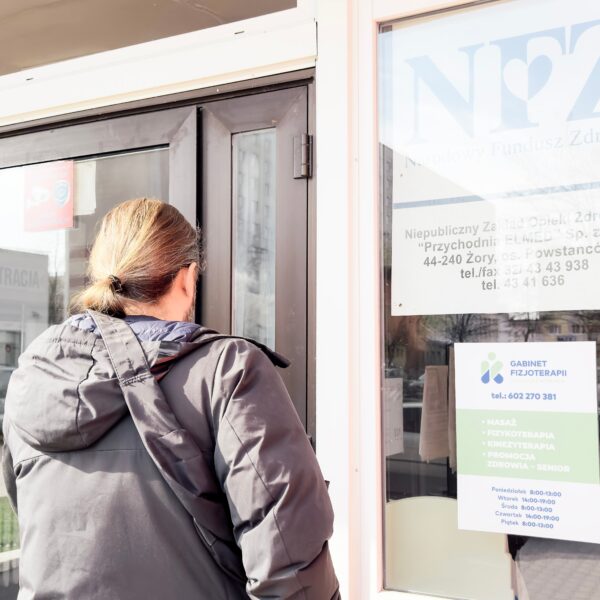 Mniejsza liczba uchodźców z Ukrainy korzysta z publicznej służby zdrowia,&hellip;