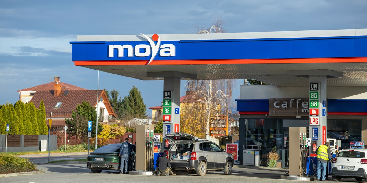 Moya przejęta przez międzynarodowe konsorcjum 2 Stacja paliw Moya