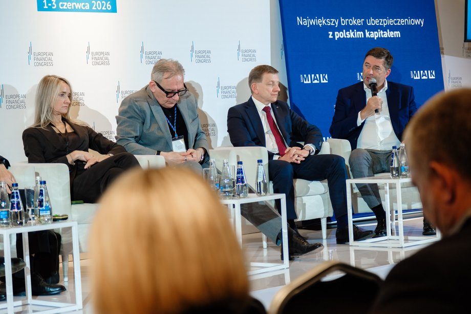 Uczestnicy dyskusji podkreślali, że współczesne bezpieczeństwo gospodarcze to nie tylko kontrola nad infrastrukturą, ale również nad przepływem danych, wiedzy i dostępem do informacji strategicznych. 