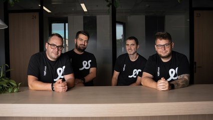 Lepsze dane o pracownikach. Mniejsza rotacja. Niższe koszty zatrudnienia. Sloneek wprowadza AI-first HR na polski rynek