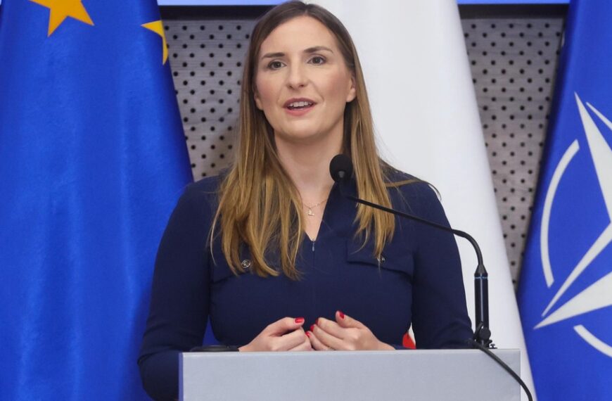 Polskie życie 31 Środki z SAFE już dotarły do Polski. Pierwsza część pieniędzy wpłynęła do…