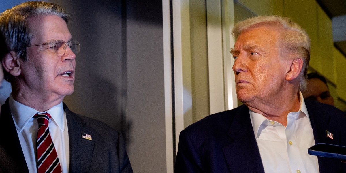 Amerykanie pragną sięgnąć po irańskie zasoby. Celem jest odbudowa państw Zatoki Perskiej. 2 Scott Bessent i Donald Trump