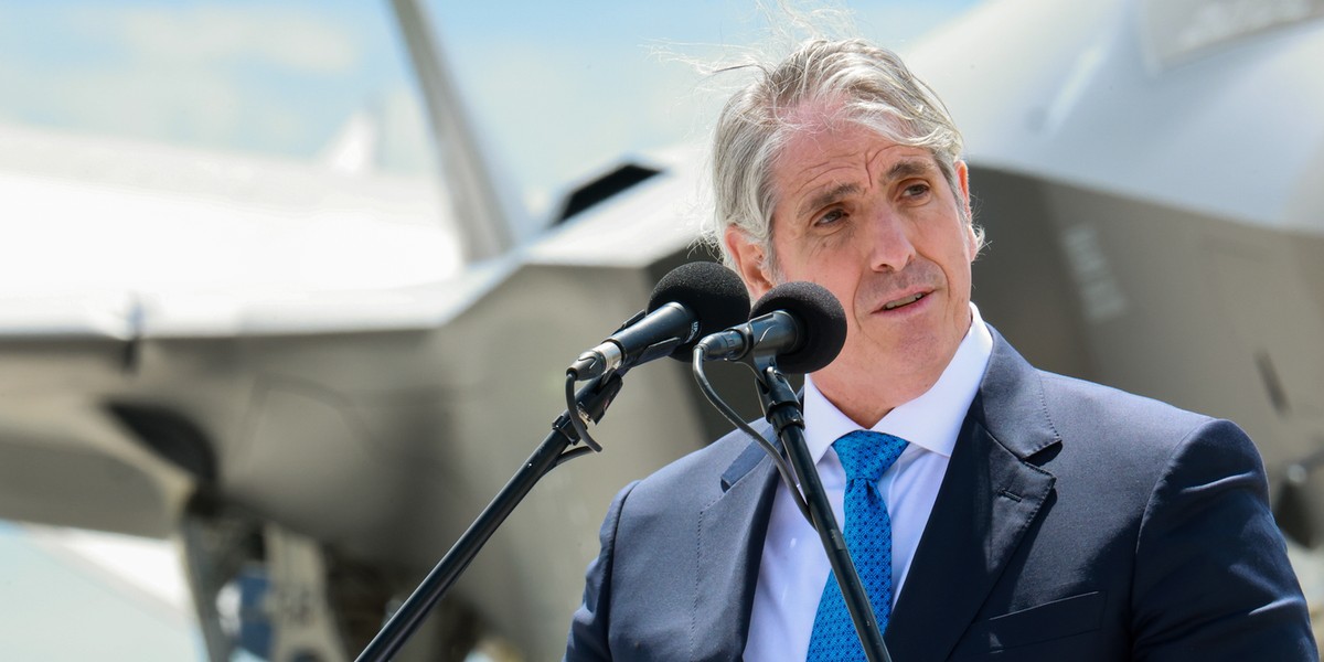 USA wesprą Polskę kolejną pożyczką. Fundusze te umożliwią zakup myśliwców F-35. 2 Podsekretarz stanu USA ds. kontroli zbrojeń i bezpieczeństwa międzynarodowego Thomas DiNanno