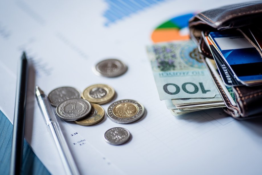 Ubezpieczenia na życie z ubezpieczeniowym funduszem kapitałowym miały gwarantować bezpieczne oszczędzanie. Dla milionów Polaków okazały się pułapką finansową. 62 Ubezpieczenia na życie z ubezpieczeniowym funduszem kapitałowym miały gwarantować bezpieczne oszczędzanie. Dla milionów Polaków okazały się pułapką finansową. 4