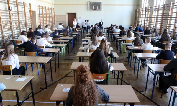 Procenty, części dziesiętne i objętości figur. Zwięzłe przypomnienie materiału do egzaminu ósmoklasisty z matematyki