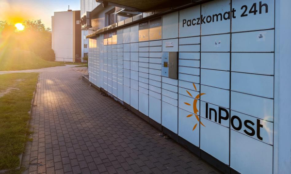 Szef InPostu uspokaja chętnych na walizki: Planujemy kolejne dostawy i będą dostępne