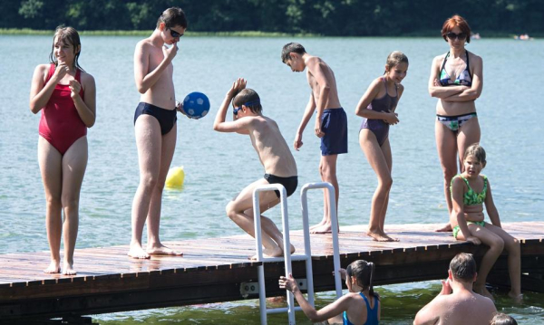 Letnie wyjazdy dla dzieci stają się coraz bardziej kosztowne. Koszty obozów wprawiają rodziców w zdumienie.