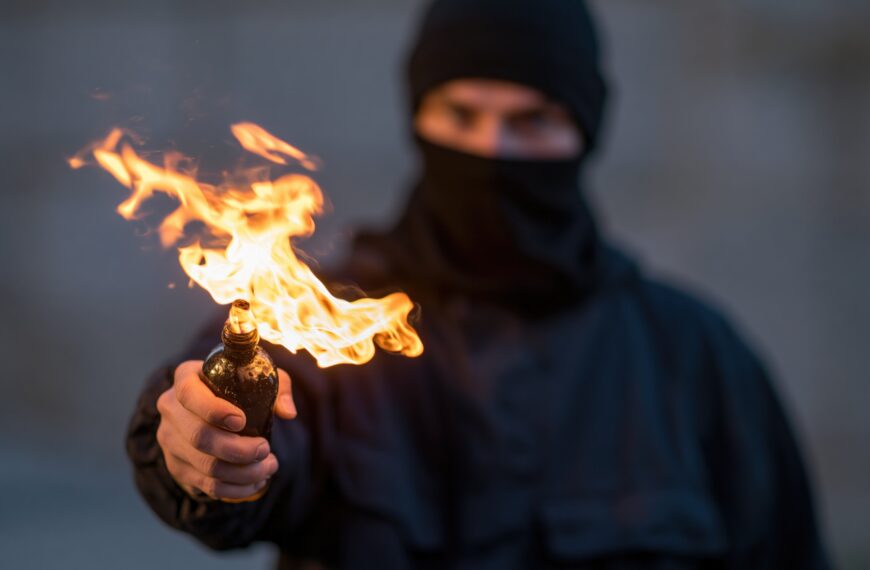 Nastolatkowie z Olsztyna oskarżeni o zamiary terrorystyczne. Grozi im pozbawienie wolności.