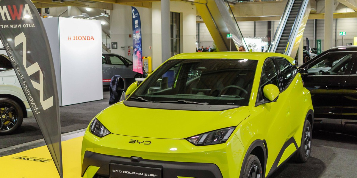 BYD Dolphin Surf zadebiutował w Europie. Elektryczny hit za 20 tys. euro 2 Wystawa samochodów w Wiedniu. Na zdjęciu Dolphin Surf