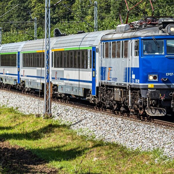 Polskie życie 41 Przewidują znaczące przeobrażenia w transporcie kolejowym. Będą one połączone z…