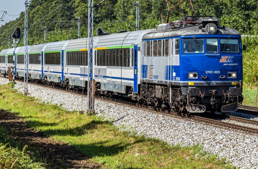 Polskie życie 17 Przewidują znaczące przeobrażenia w transporcie kolejowym. Będą one połączone z Portem Polska.